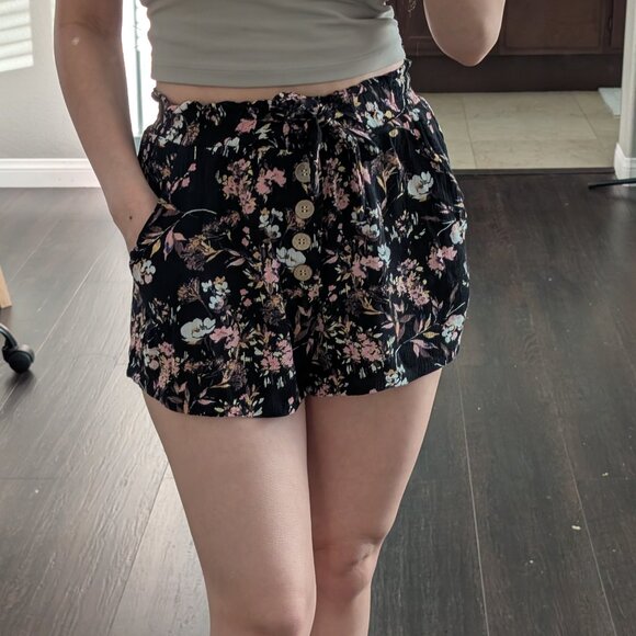 Shorts - Picture 1 of 3